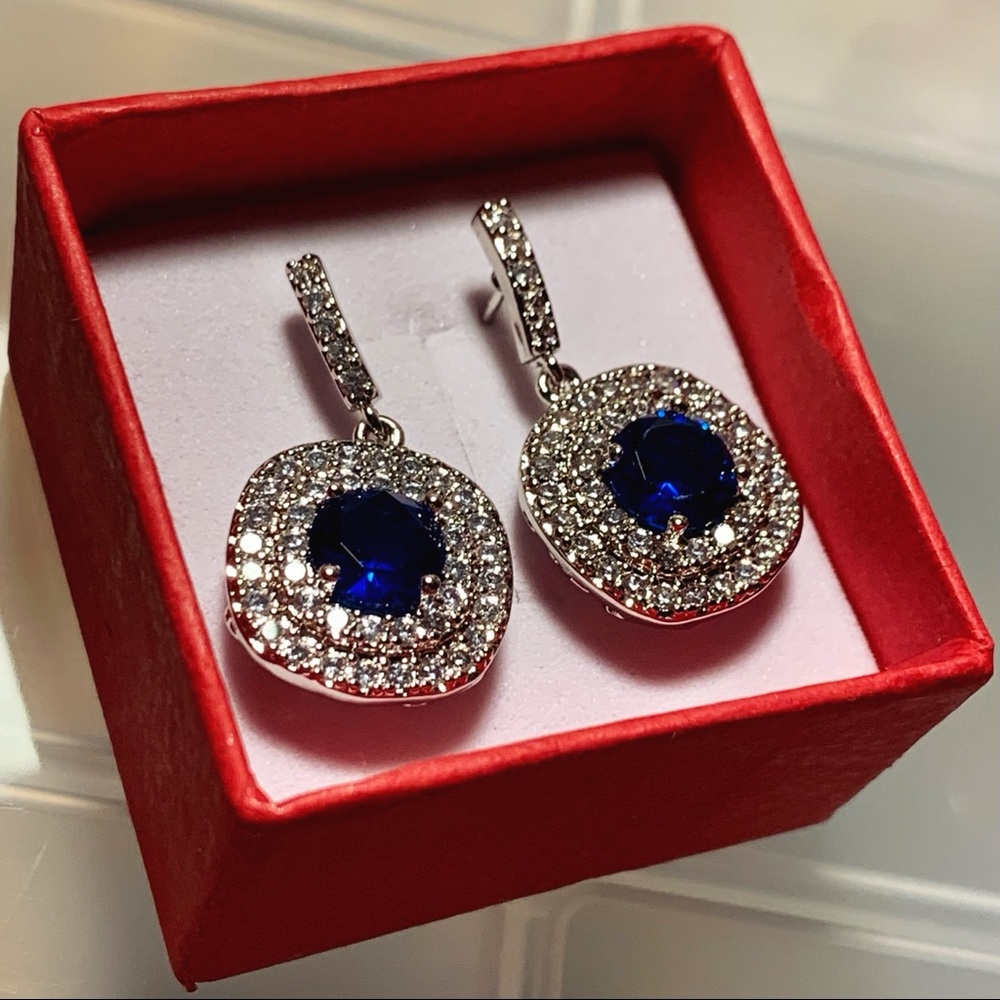NWT Meghan Markle Inspired Blue Sapphire & Diamond Simulant Dangle Drop Earrings - Picture 3 of 7